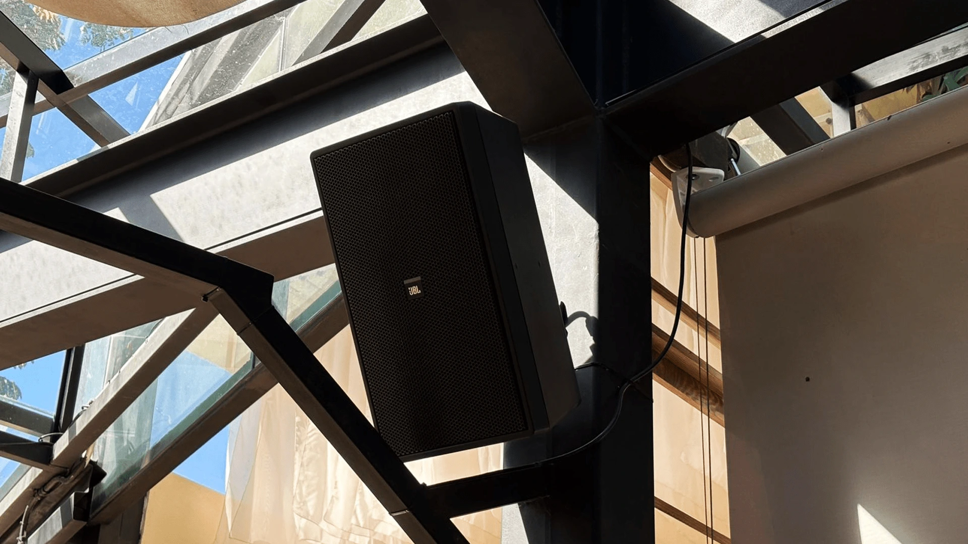 jbl-3-min.webp